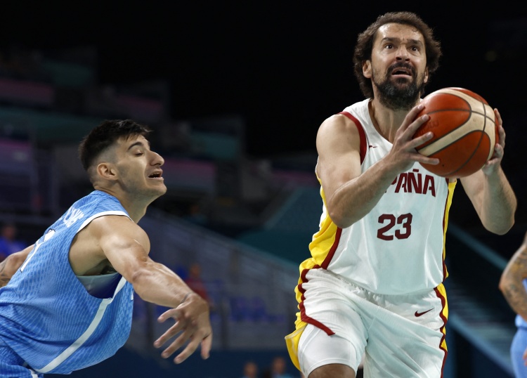 西班牙男篮后卫鲁尔：15年差点加入火箭 当时哈登打电话招募了我