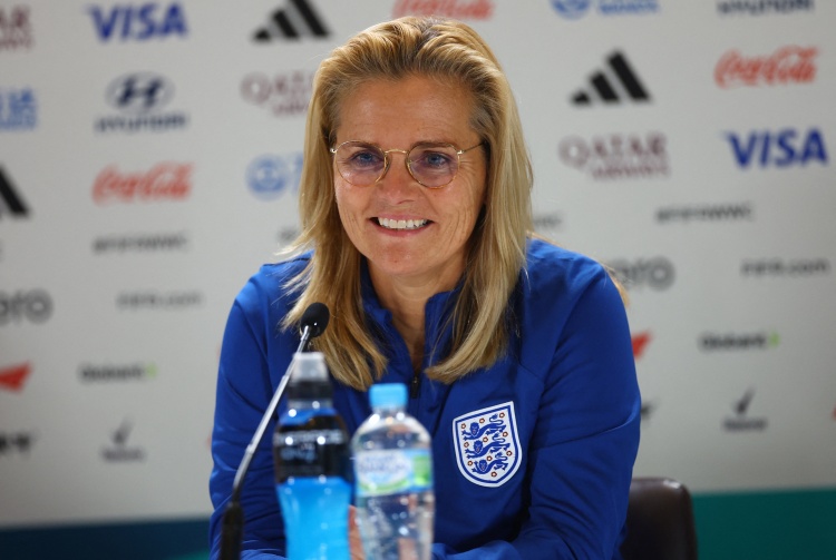 魏格曼带领荷兰女足&英格兰女足连夺三届欧洲杯,历史第二人