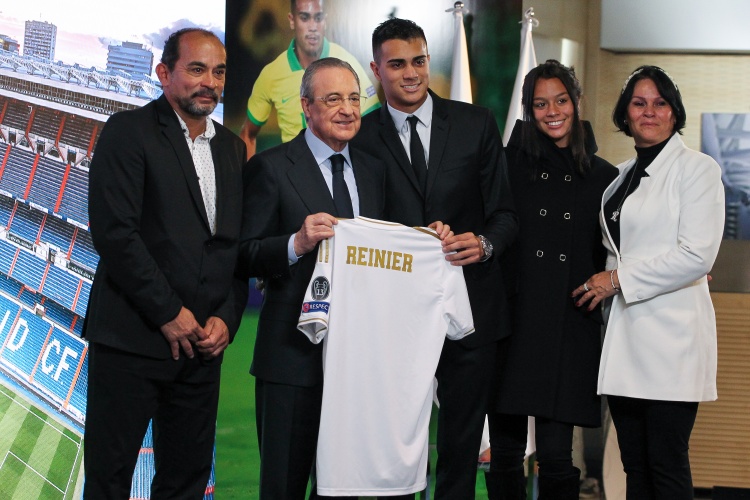 进球网：皇马原本在考虑跟雷尼尔解约，但米内罗竞技介入签下了他