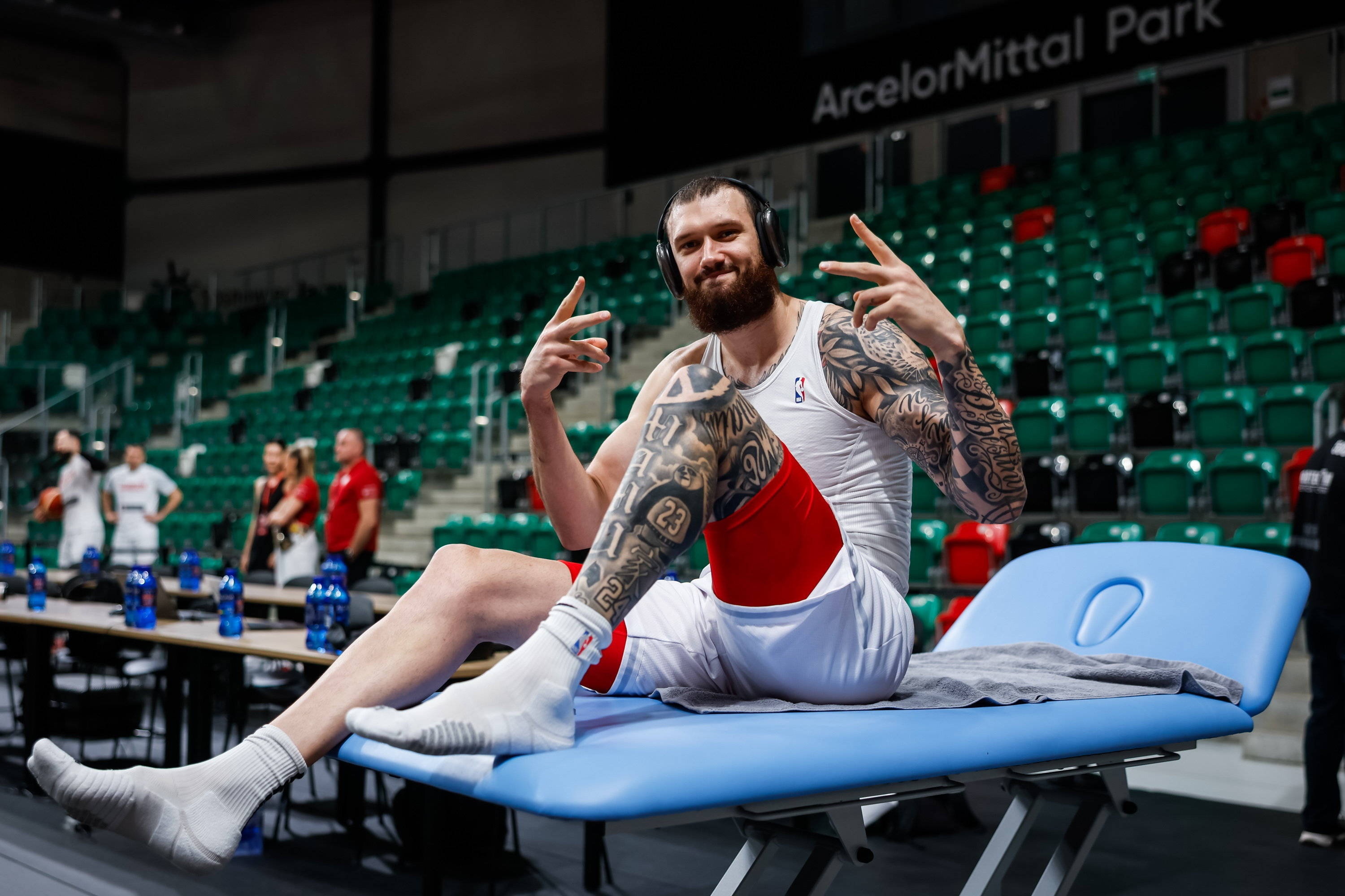 绝对核心!马穆凯拉什维利首节3中2拿下8分2板2助1断