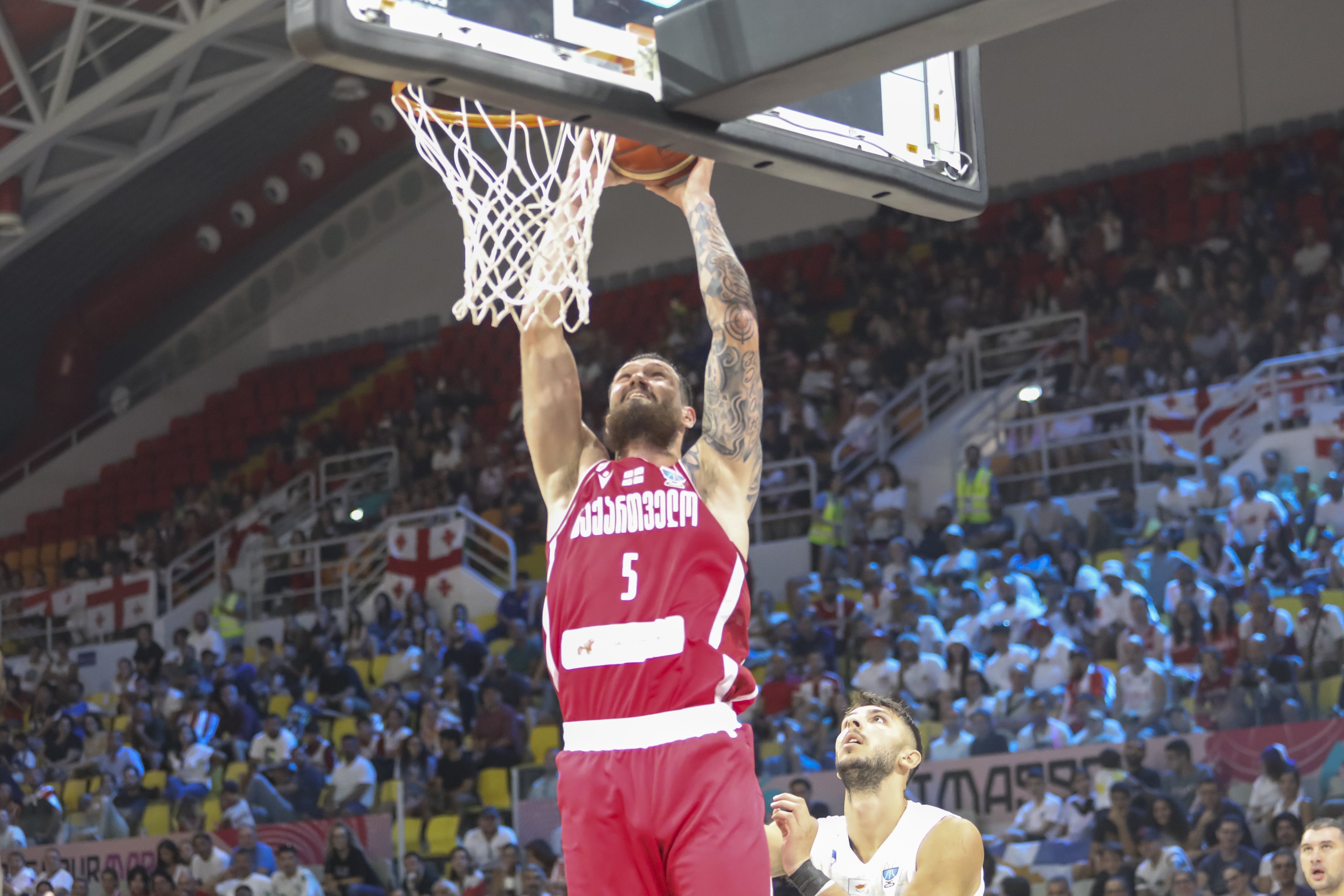 拼尽全力!马穆凯拉什维利12中8空砍全场最高20分外加8板