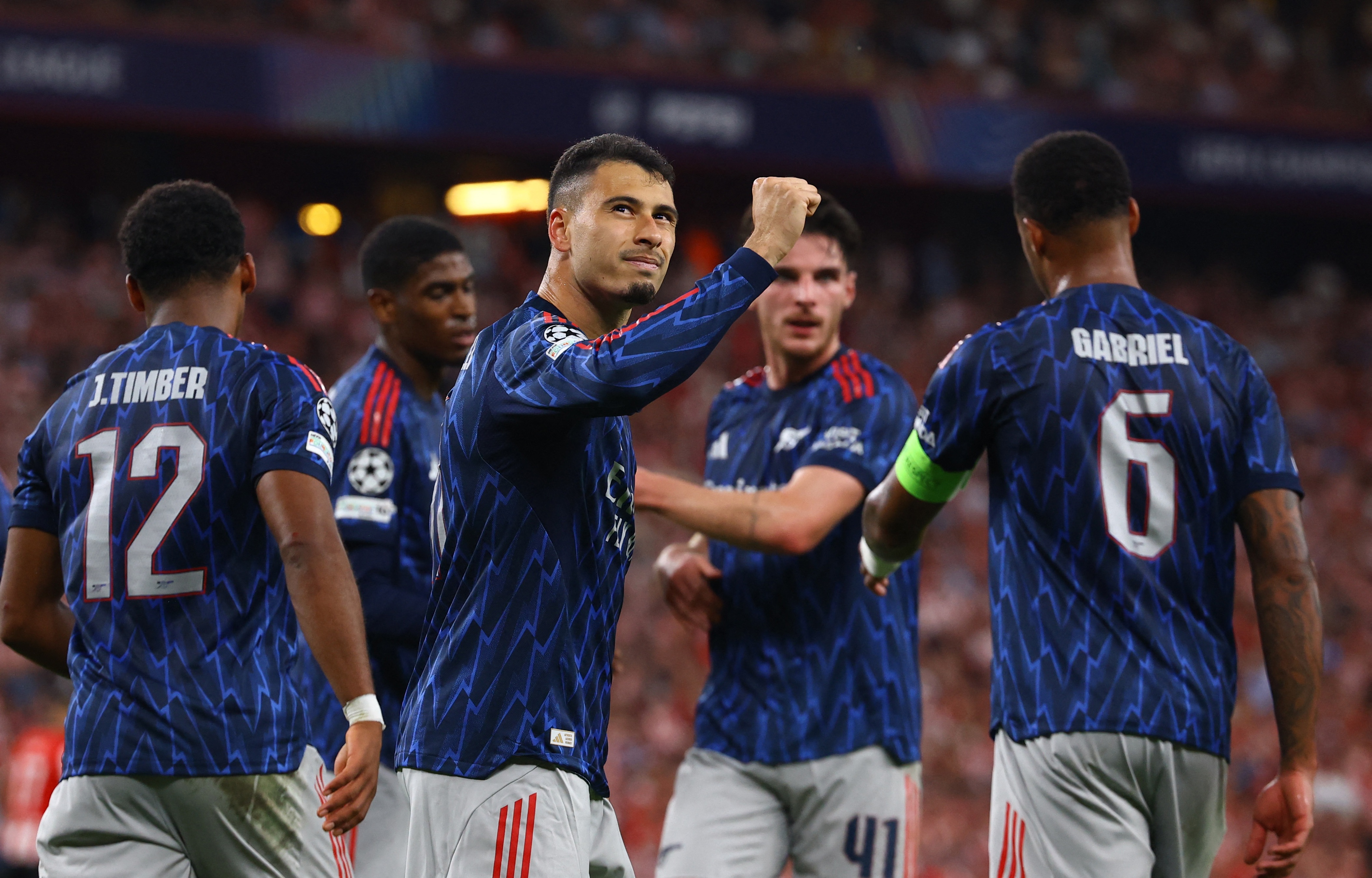 在欧冠替补登场后互相传射，马丁内利和特罗萨德是第4对组合