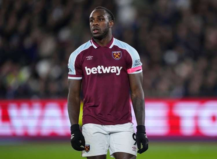 BBC:安东尼奥目前在布伦特福德进行训练,但不意味后者与其签约