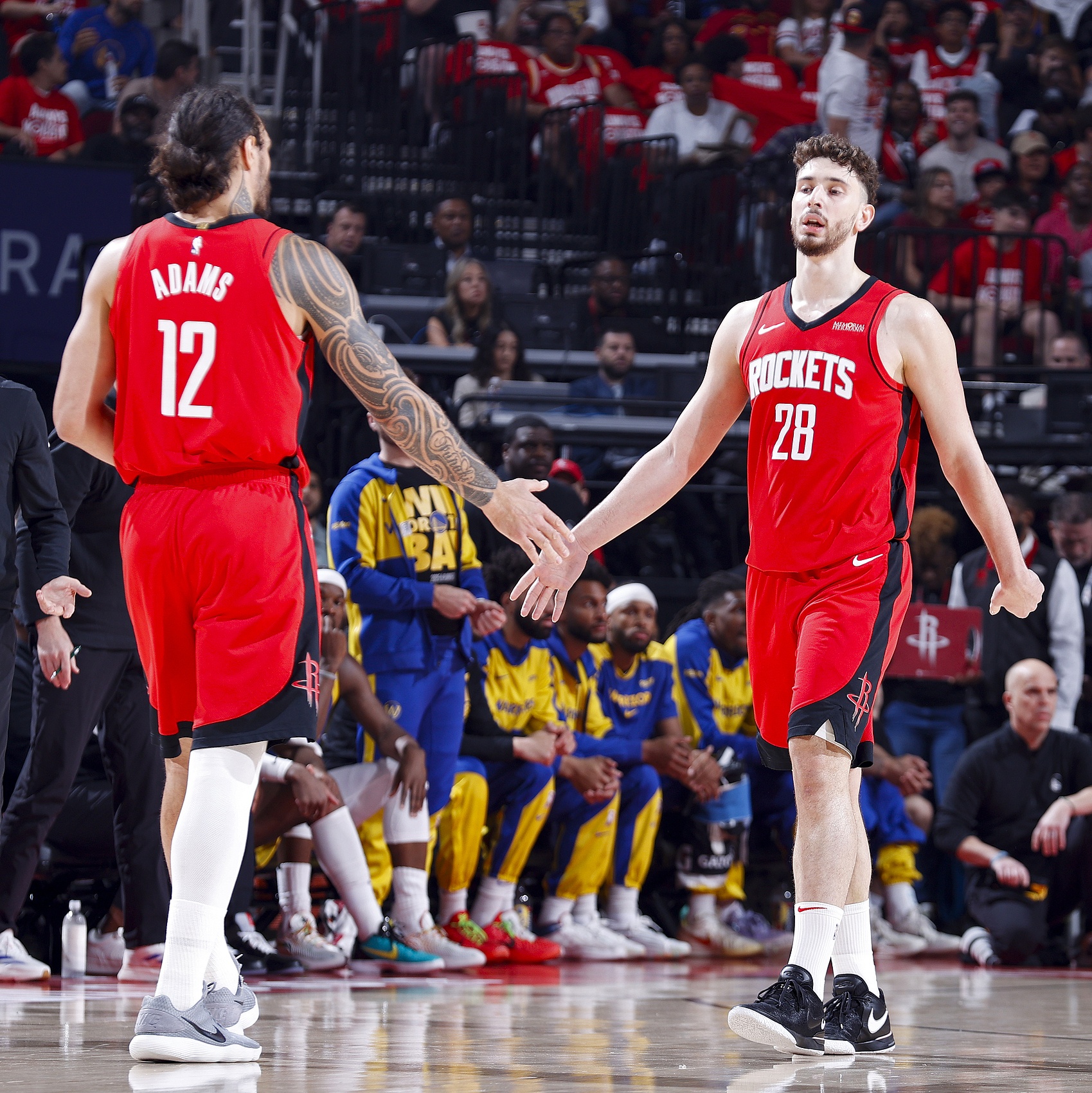 双塔的威力!今日申京和亚当斯同场时火箭73-47鹈鹕 净胜26分